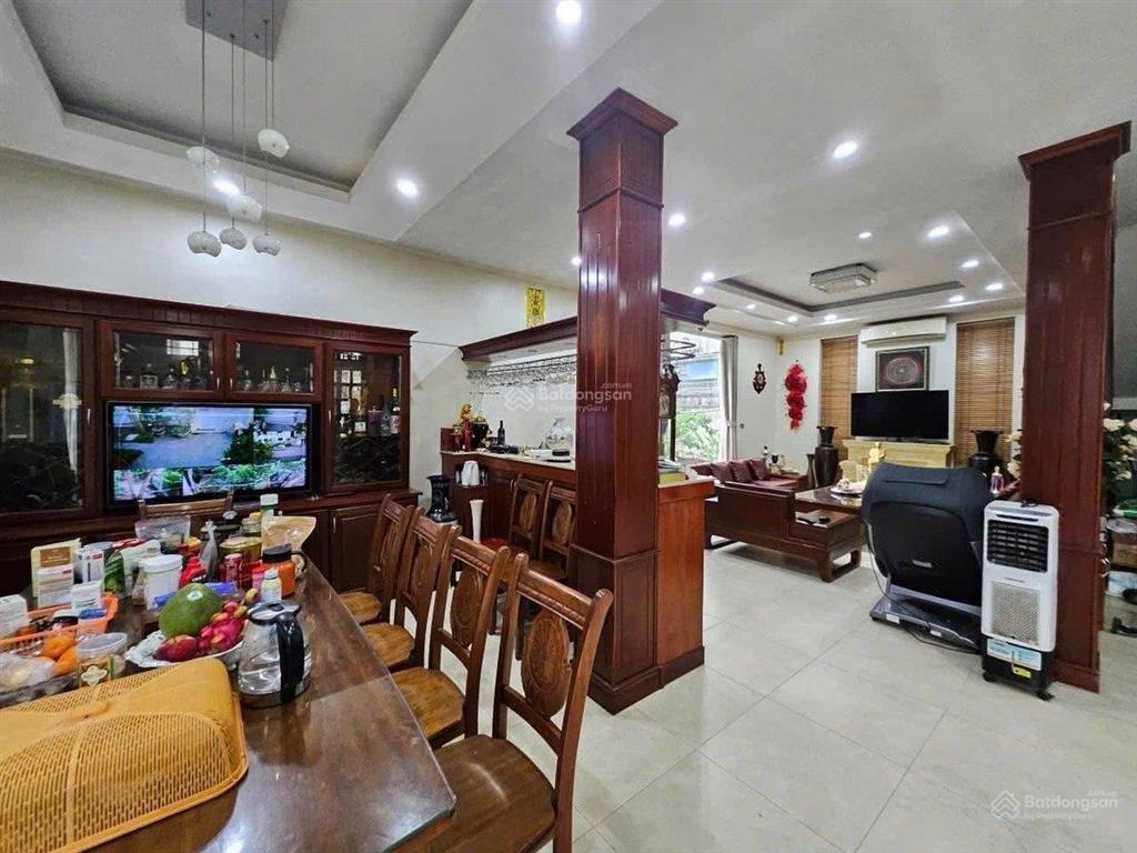 Nhà lô góc  mặt tiền 60m  3 mặt thoáng