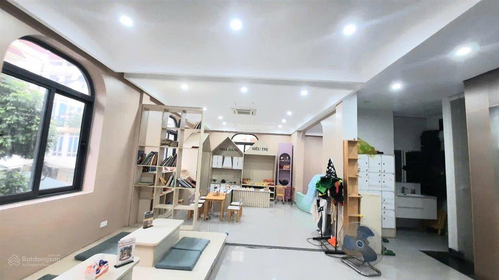 Lô góc 3 mặt đường  kinh doanh đỉnh  đối diện công viên, trường học  gần hồ linh đàm