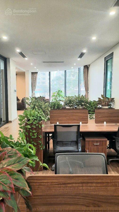 Lô góc 3 mặt đường  kinh doanh đỉnh  đối diện công viên, trường học  gần hồ linh đàm