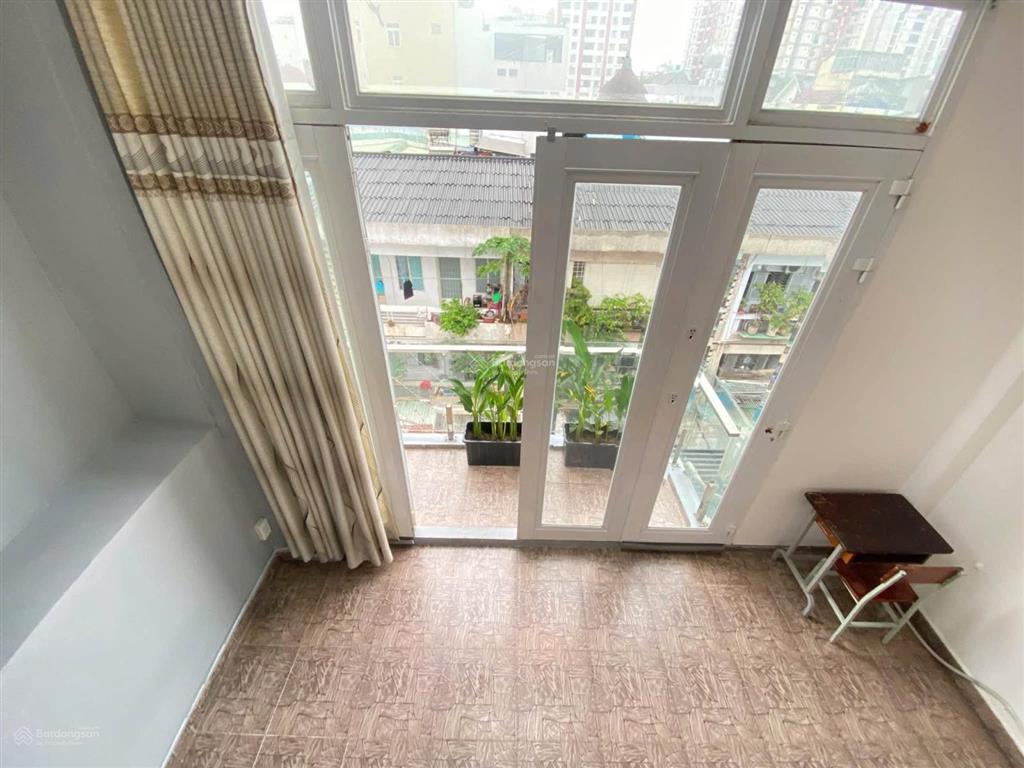 Cho thuê căn hộ ban công,máy giặt có gác ( duplex ) gần đh hutech,uth,hiu... tân cảng  bình thạnh