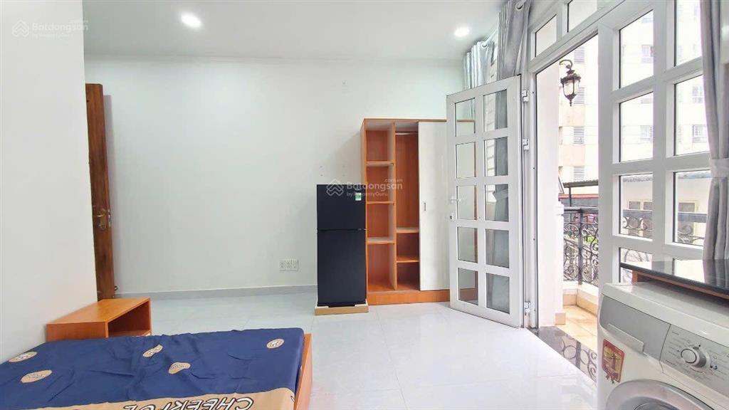 Cho thuê căn hộ ban công, có máy giặt riêng gần đh ngoại thương, đh giao thông vận tải, hutech, uef