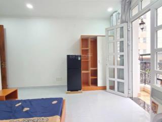 Cho thuê căn hộ ban công, có máy giặt riêng gần đh ngoại thương, đh giao thông vận tải, hutech, uef