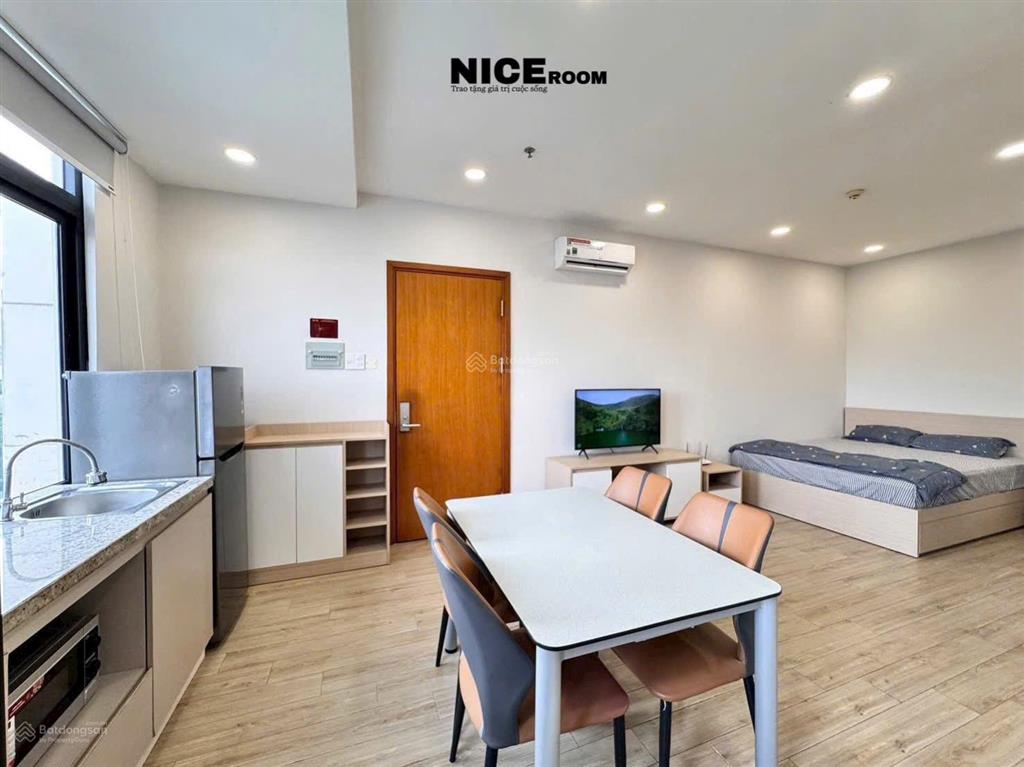 Cho thuê căn hộ ban công, thang máy tận phòng đường nơ trang long  quận bình thạnh