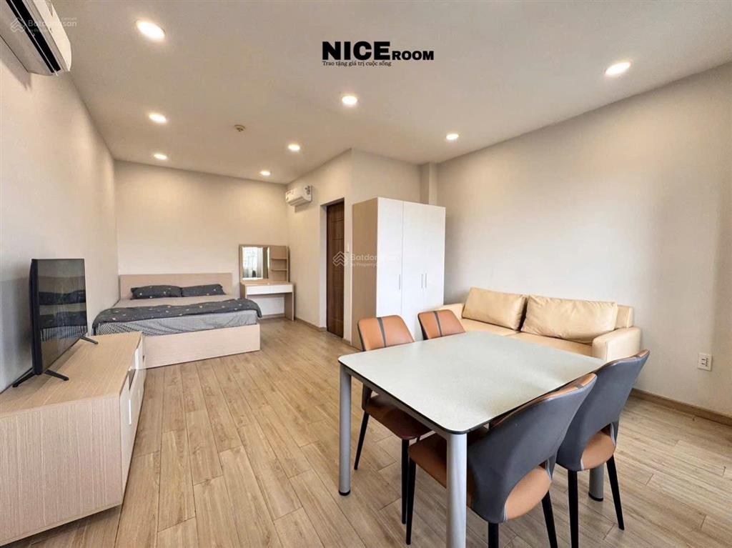 Cho thuê căn hộ ban công, thang máy tận phòng đường nơ trang long  quận bình thạnh