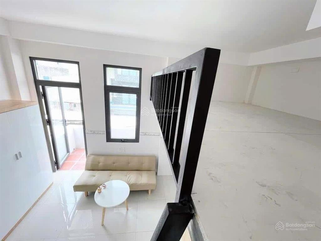 Cho thuê căn hộ ban công gần ngã tư hàng xanh, quận bình thạnh 0903 790 ***