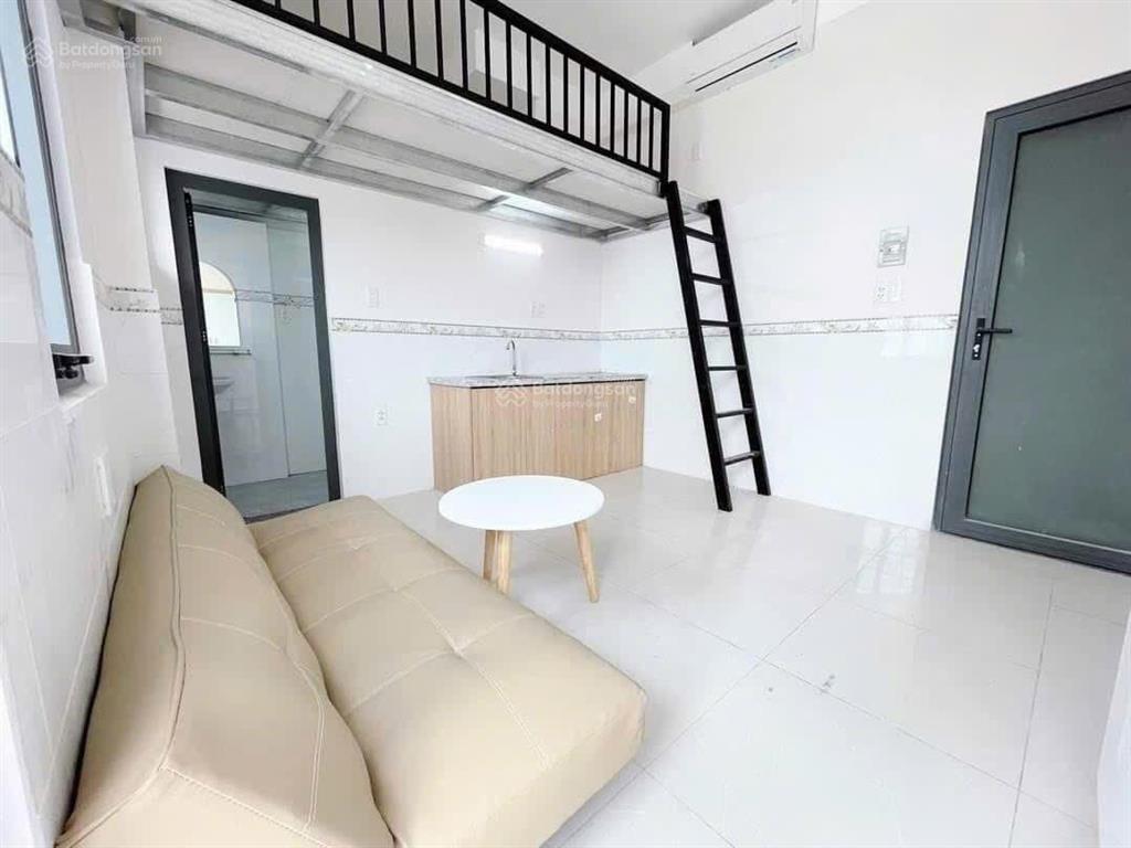 Cho thuê căn hộ ban công gần ngã tư hàng xanh, quận bình thạnh 0903 790 ***