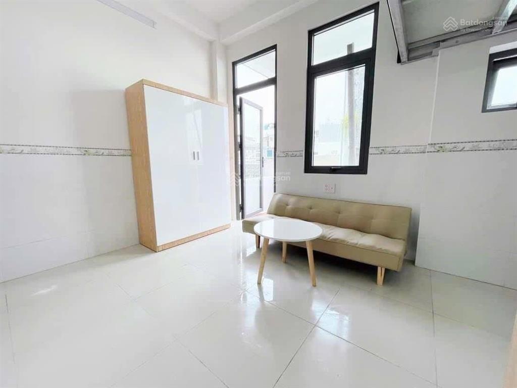 Cho thuê căn hộ ban công gần ngã tư hàng xanh, quận bình thạnh 0903 790 ***