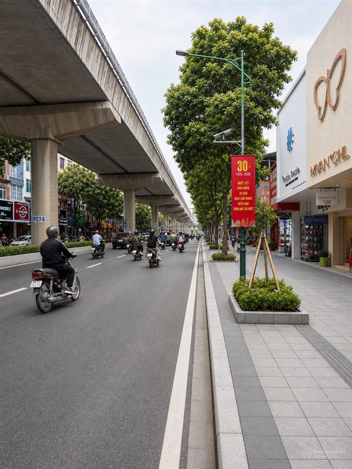 Mặt phố xuân thủy  40m  chỉ 25 tỷ