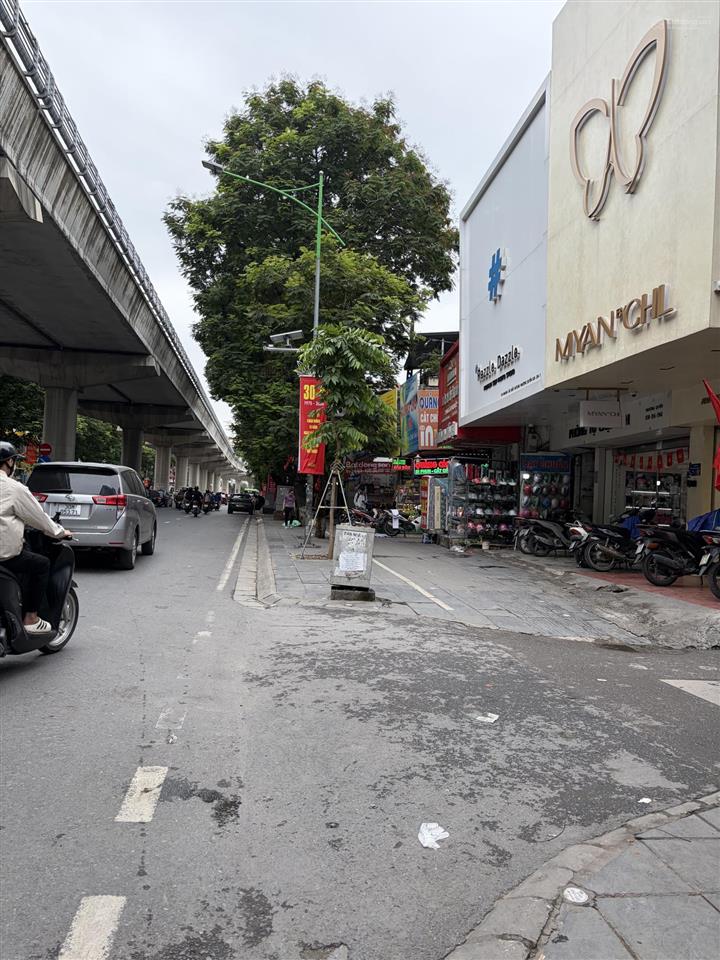 Mặt phố xuân thủy  40m  chỉ 25 tỷ