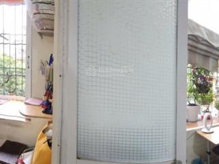 Bán gấp tập thể đại học luật ngay phố nguyên hồng 60m 2 ngủ 2vs thoáng sáng tặng nội thất