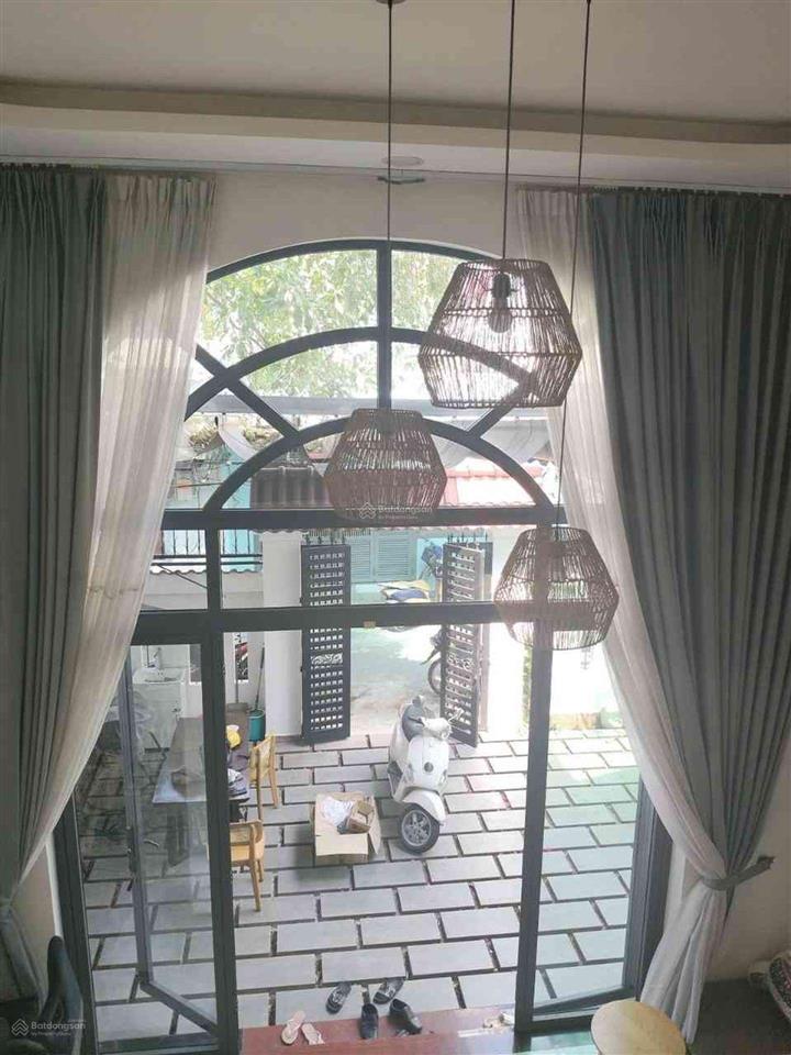 Nhà đẹp hẻm xe hơi vf3, thông số đẹp 120m2, ngang 7m dài 17m,rộng thoáng mát,có sân trước rộng