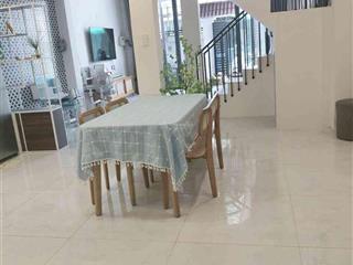 Nhà đẹp hẻm xe hơi vf3, thông số đẹp 120m2, ngang 7m dài 17m,rộng thoáng mát,có sân trước rộng