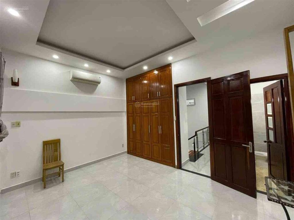 Gấp bán nhà vị trí đẹp ở ngay có 2 mặt tiền đường 28, gần lê văn thịnh, không lỗi phong thủy