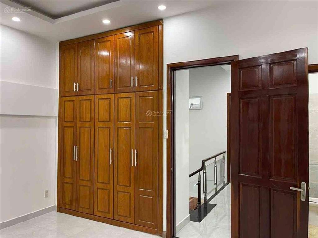 Gấp bán nhà vị trí đẹp ở ngay có 2 mặt tiền đường 28, gần lê văn thịnh, không lỗi phong thủy