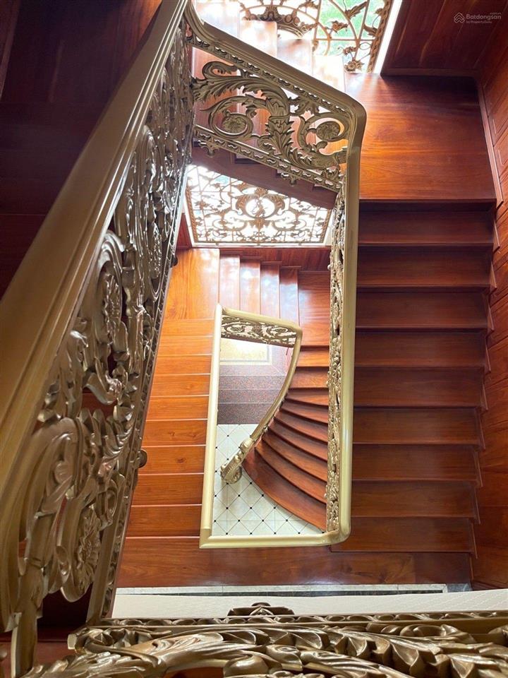 Bán gấp giảm mạnh 45 tỷ còn 41 tỷ. villa sân vườn siêu đẹp mặt tiền đường số, 652m² full thổ cư