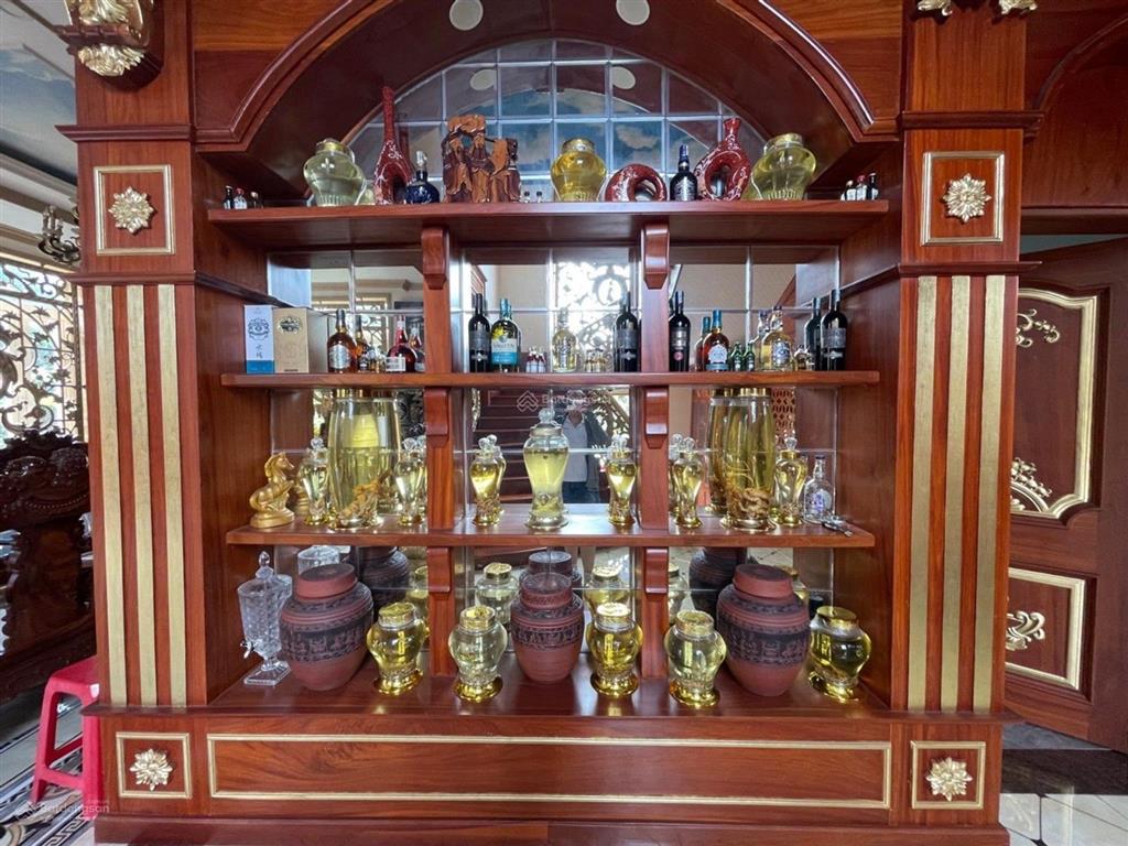 Bán gấp giảm mạnh 45 tỷ còn 41 tỷ. villa sân vườn siêu đẹp mặt tiền đường số, 652m² full thổ cư