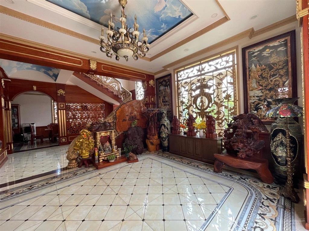 Bán gấp giảm mạnh 45 tỷ còn 41 tỷ. villa sân vườn siêu đẹp mặt tiền đường số, 652m² full thổ cư