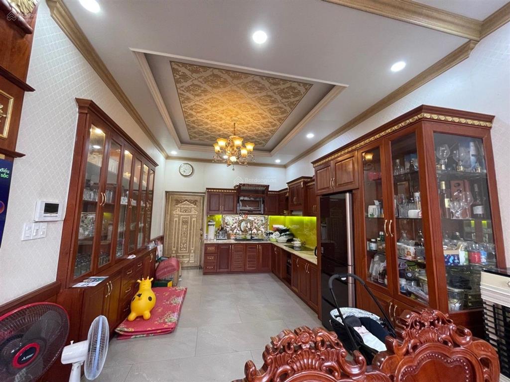 Bán gấp giảm mạnh 45 tỷ còn 41 tỷ. villa sân vườn siêu đẹp mặt tiền đường số, 652m² full thổ cư
