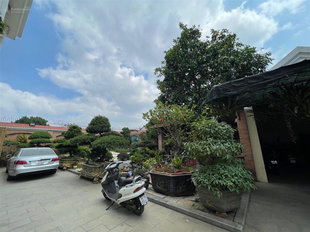 Bán gấp giảm mạnh 45 tỷ còn 41 tỷ. villa sân vườn siêu đẹp mặt tiền đường số, 652m² full thổ cư