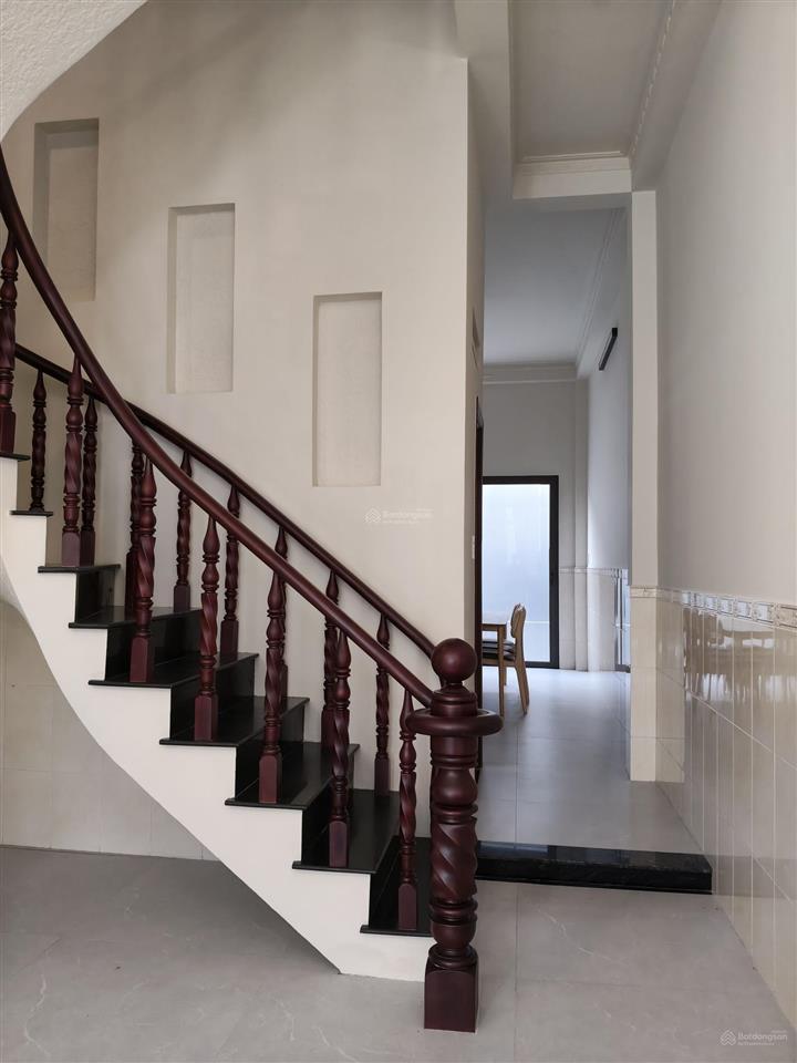 Nhà đẹp ở ngay hẻm oto thông 5m,bình trưng tây,diện tích 78m,kết cấu 2 tầng có thể xây lên 2 tầng