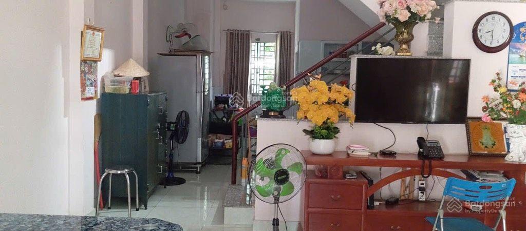 Bán nhà mặt tiền diện tích 182m, gần chợ giồng, gồm 1 căn nhà 3 tầng và 1 căn cấp 4