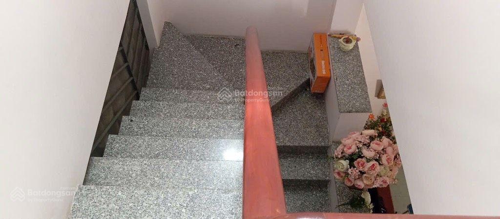 Bán nhà mặt tiền diện tích 182m, gần chợ giồng, gồm 1 căn nhà 3 tầng và 1 căn cấp 4