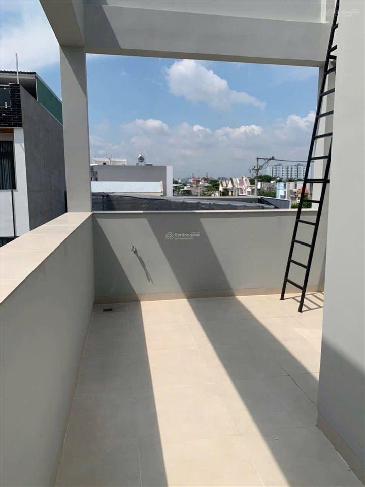Nhà đẹp oto ngủ trong nhà sát mặt tiền nguyễn duy trinh gần chợ long trường, dt đẹp 5.5m dài 20m