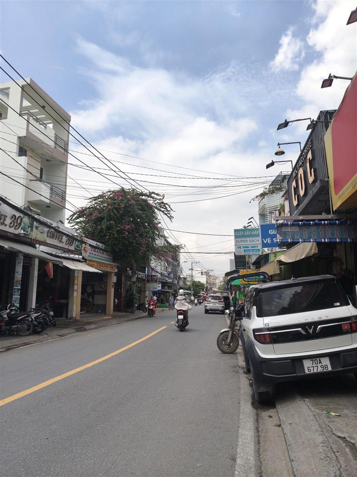 Nhà đẹp oto ngủ trong nhà sát mặt tiền nguyễn duy trinh gần chợ long trường, dt đẹp 5.5m dài 20m