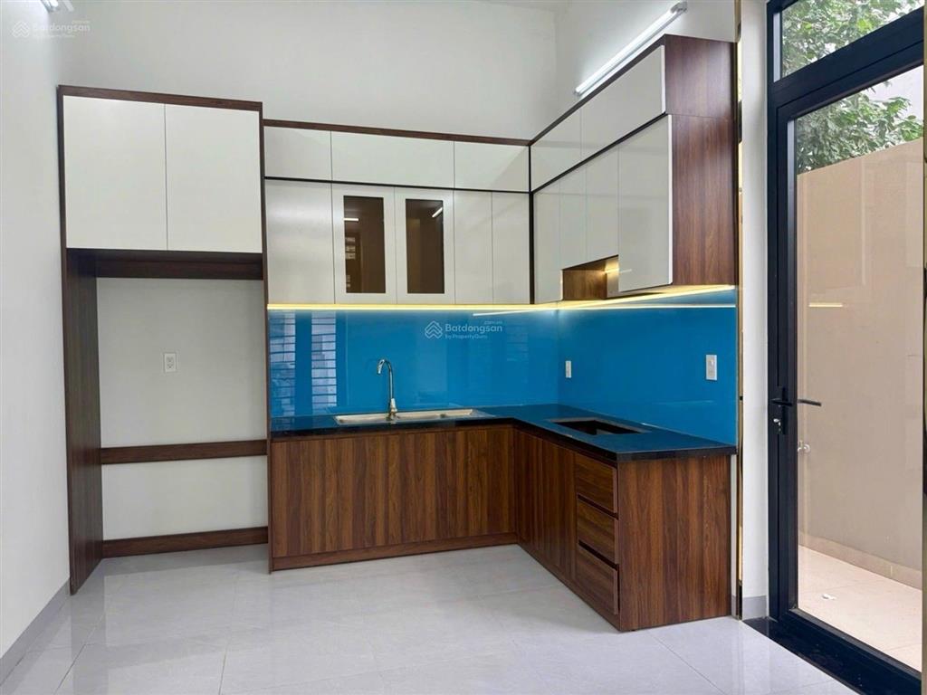 Nhà đẹp oto ngủ trong nhà sát mặt tiền nguyễn duy trinh gần chợ long trường, dt đẹp 5.5m dài 20m