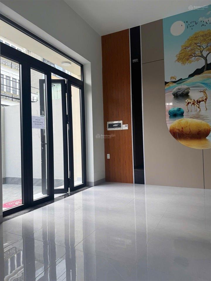 Nhà đẹp oto ngủ trong nhà sát mặt tiền nguyễn duy trinh gần chợ long trường, dt đẹp 5.5m dài 20m