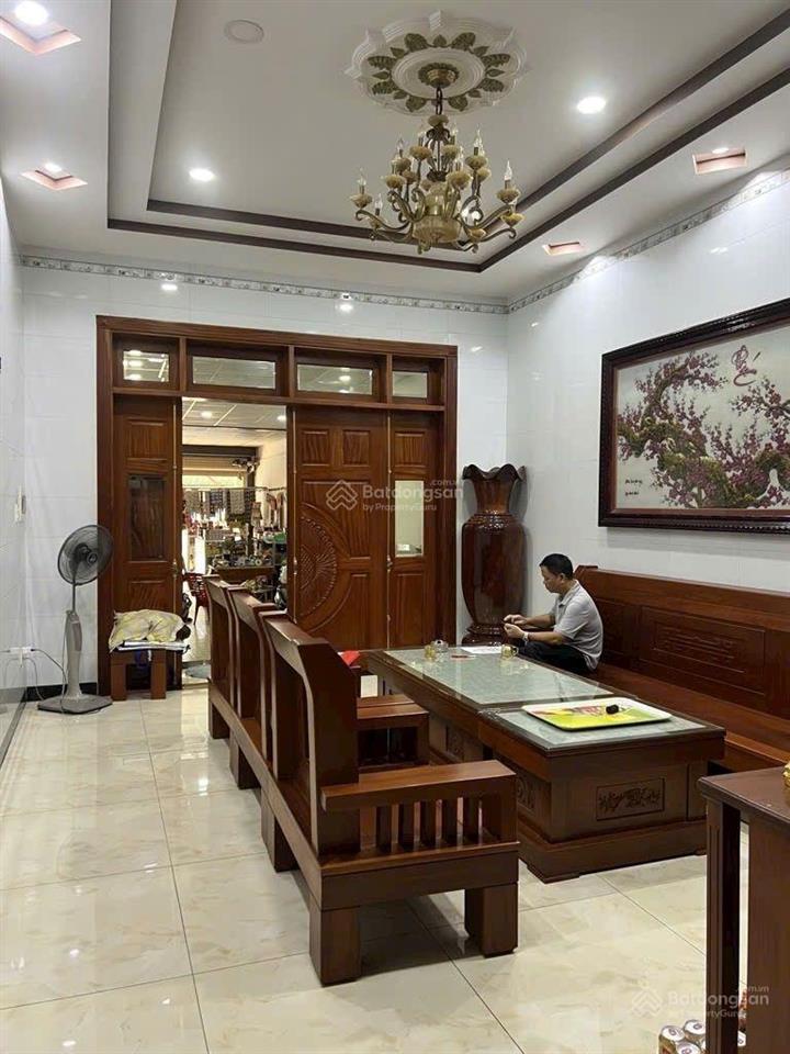 Bán gấp giảm mạnh 23 tỷ còn 19 tỷ,nhà mặt tiền đường 20m,nguyễn tư nghiêm,ở hay kinh doanh đều tốt