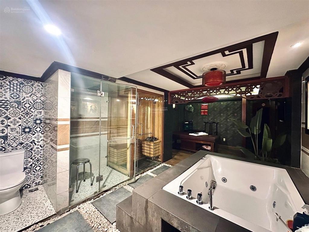 Khách sạn đang kinh doanh dòng tiền tốt 300tr/tháng, diện tích sàn 600m2, vị trí kết nối nhanh sala