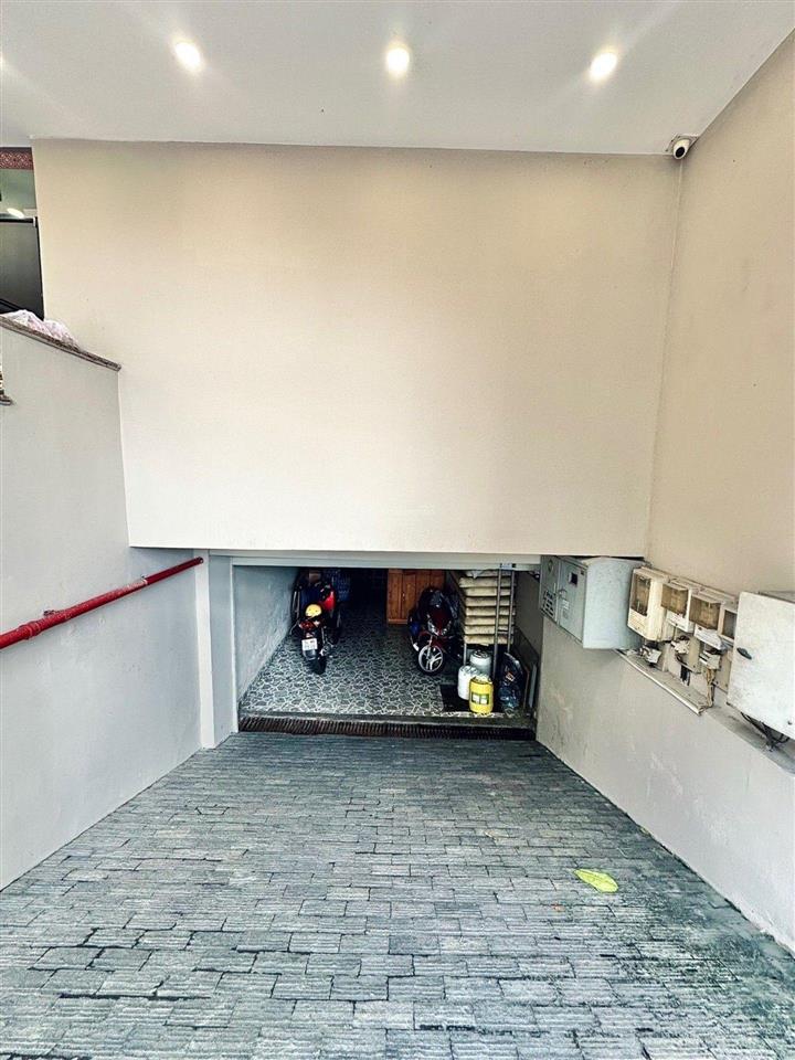 Khách sạn đang kinh doanh dòng tiền tốt 300tr/tháng, diện tích sàn 600m2, vị trí kết nối nhanh sala