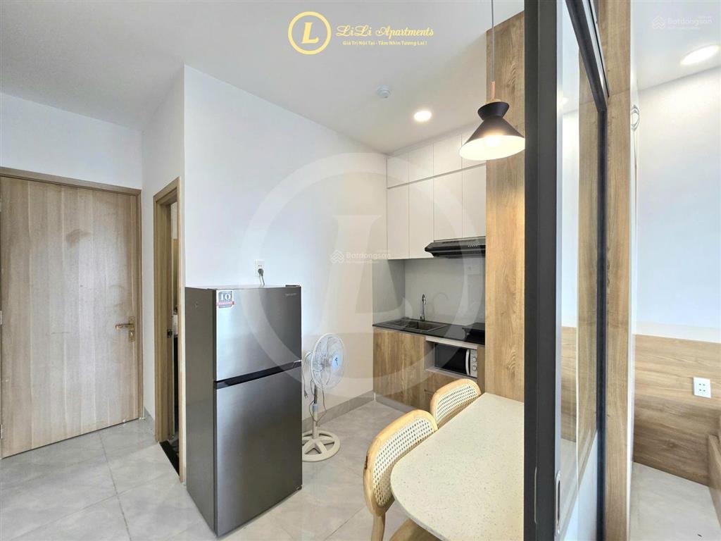 Cho thuê căn hộ trần não, dạng studio ban công thoáng, full nội thất, phòng mới ở ngay