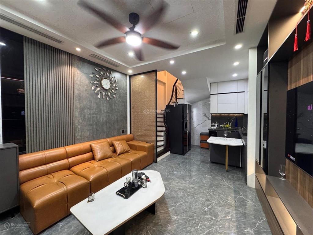 Bán bạch mai 6 tầng nhà đẹp ở luôn nhỉnh 11 tỷ ô tô đỗ cửa