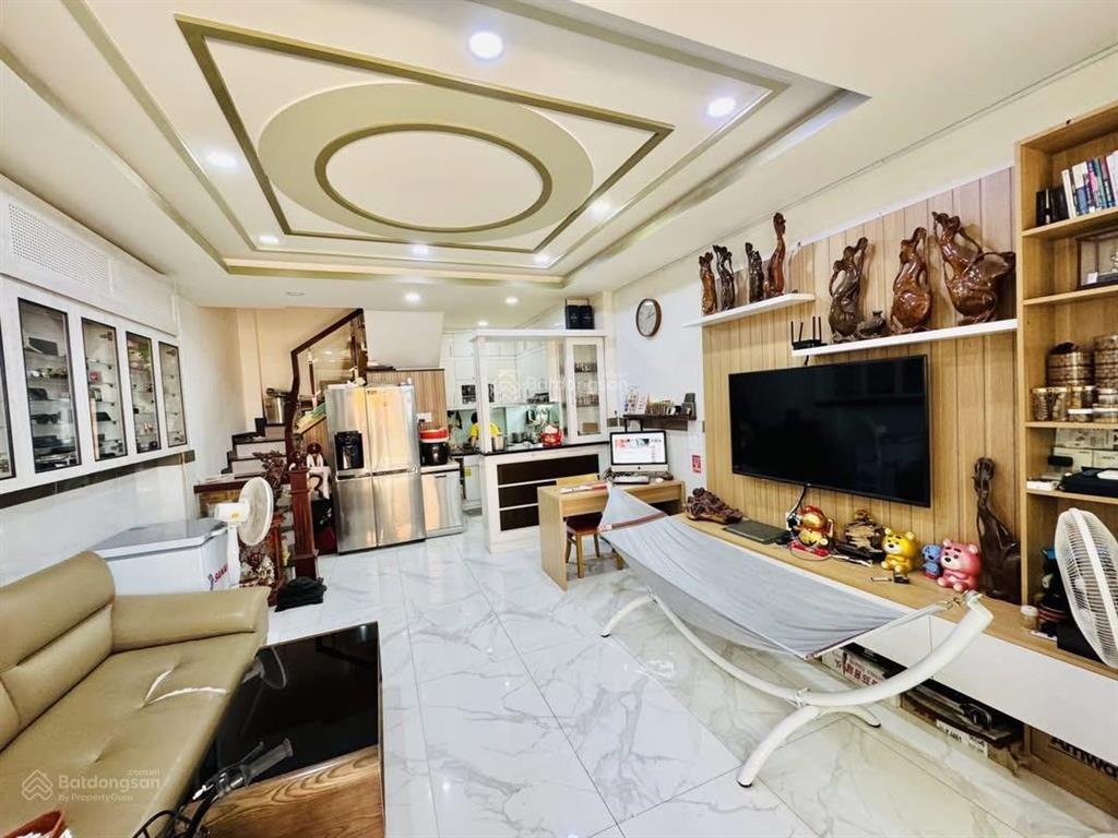 Tôi cần bán nhà huỳnh khương ninh, quận 1 81m2 (4.5x18m) sổ sẵn, đang thuê 28 triệu