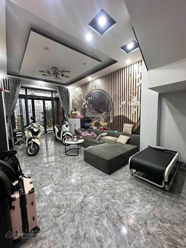 Tôi cần bán nhà nguyễn thái bình, tân bình  60m2 sổ sẵn gần sân bay, đang thuê 30tr với giá 4tỷ010