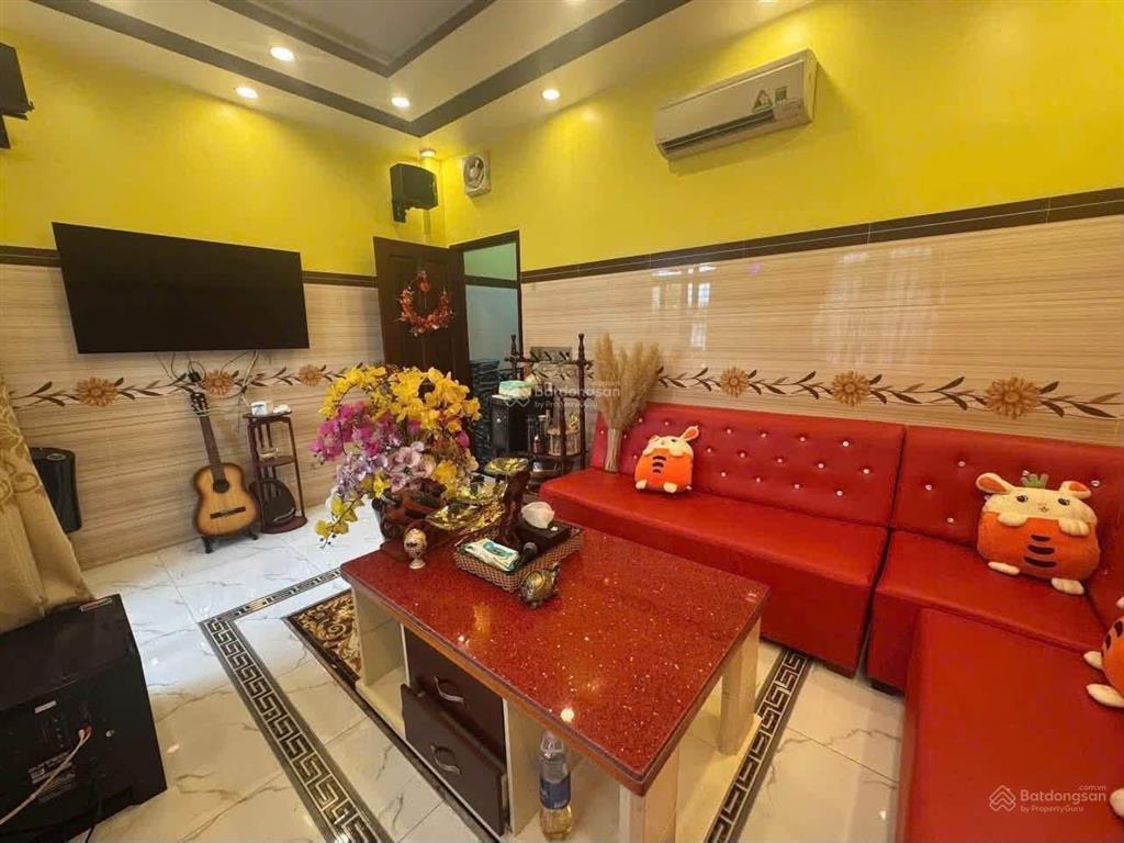 Nhà đẹp ở ngay âu dương lân, quận 8, 100m2. pháp lý chuẩn, công chứng nhanh!