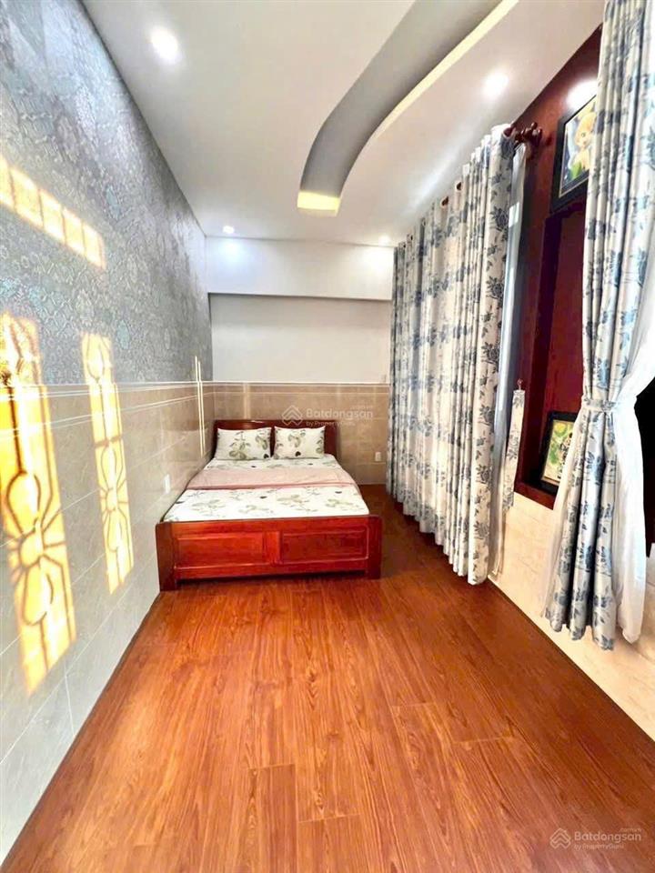 Sát chợ bến thành  đường lê thị hồng gấm với dt 70m2 mà giá chỉ 5 tỷ 450, shc!!!
