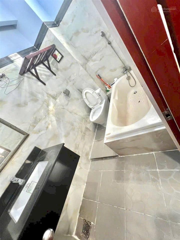 Sát chợ bến thành  đường lê thị hồng gấm với dt 70m2 mà giá chỉ 5 tỷ 450, shc!!!
