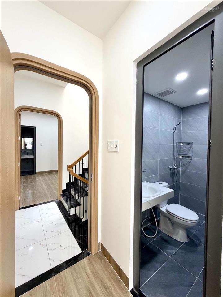 Bán lỗbán gấp ngay trong tháng  nhà an dương vương, q5. chỉ 5 tỷ 590/63m2, đang cho thuê 25tr!!!