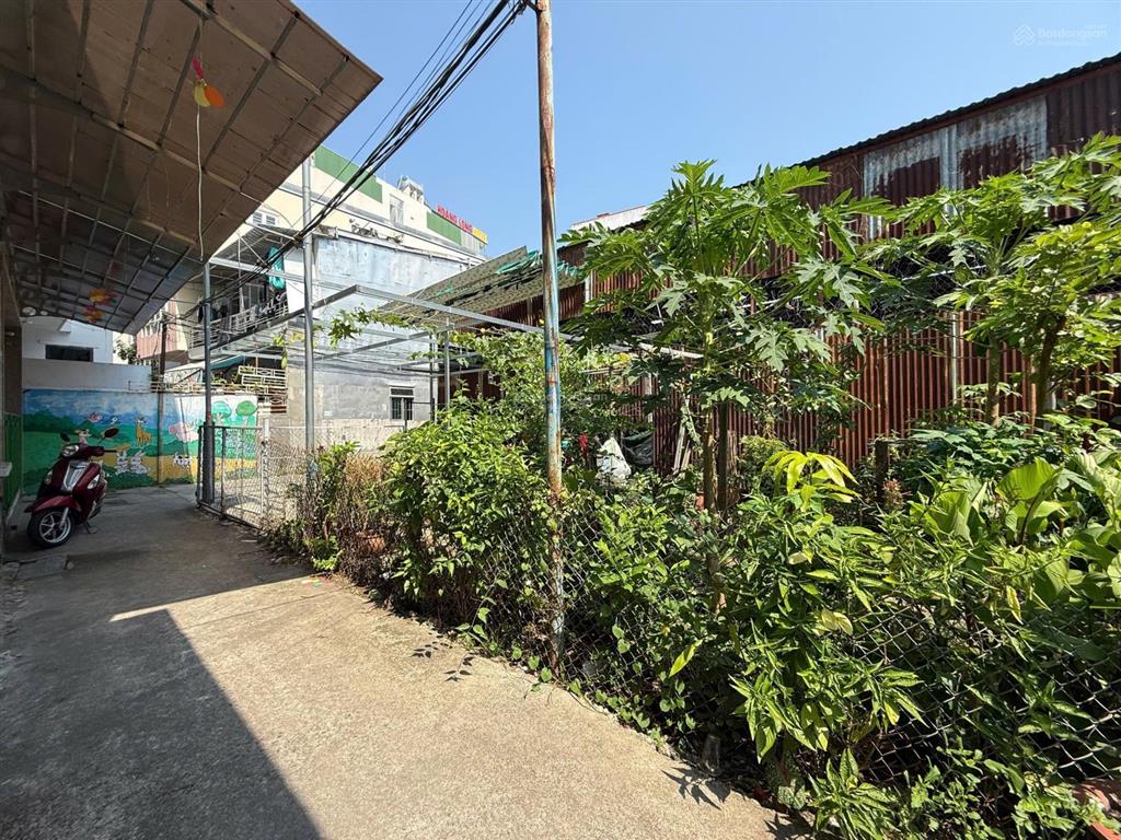 Chủ gửi lô góc 2 mặt tiền "hiếm có"  sát biển hòn chồng  giá đầu tư tốt,  0967 934 ***