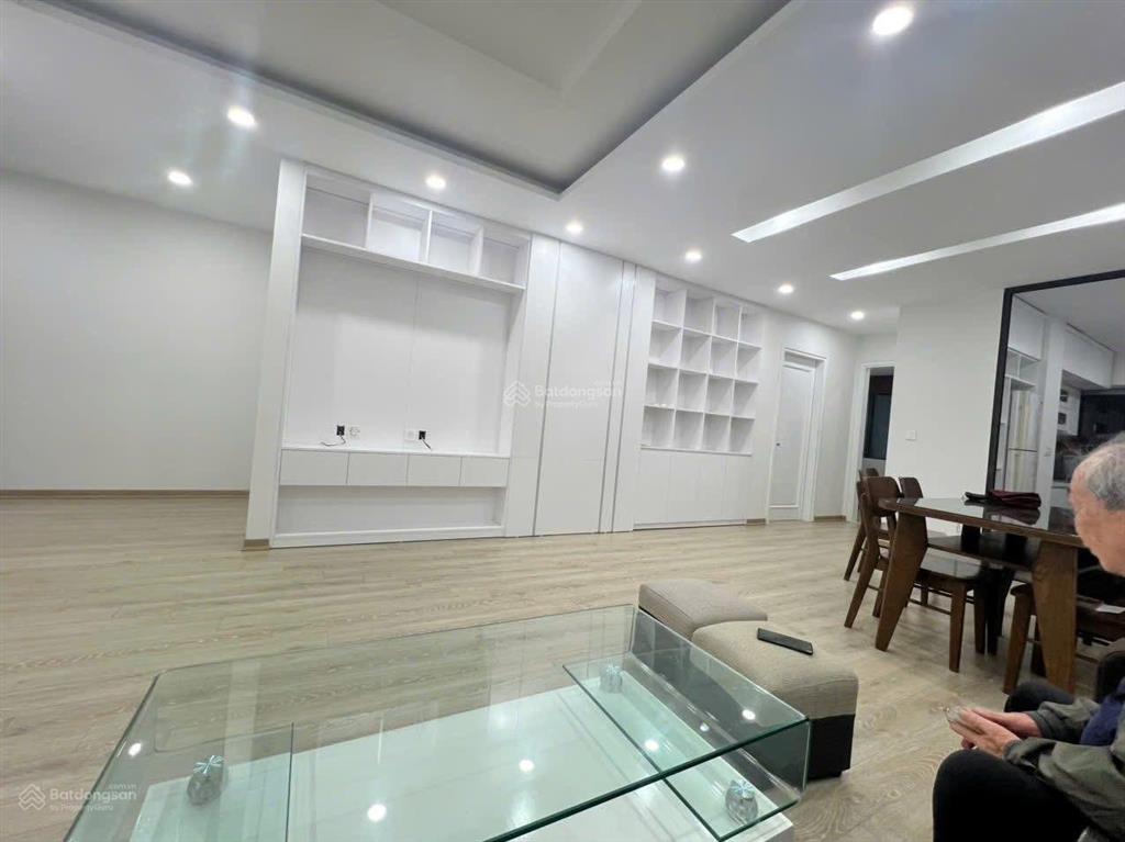 Bán căn hộ diamond flower 116m2 tầng cao 3pn 2wc không gian rộng tiện ích đầy đủ