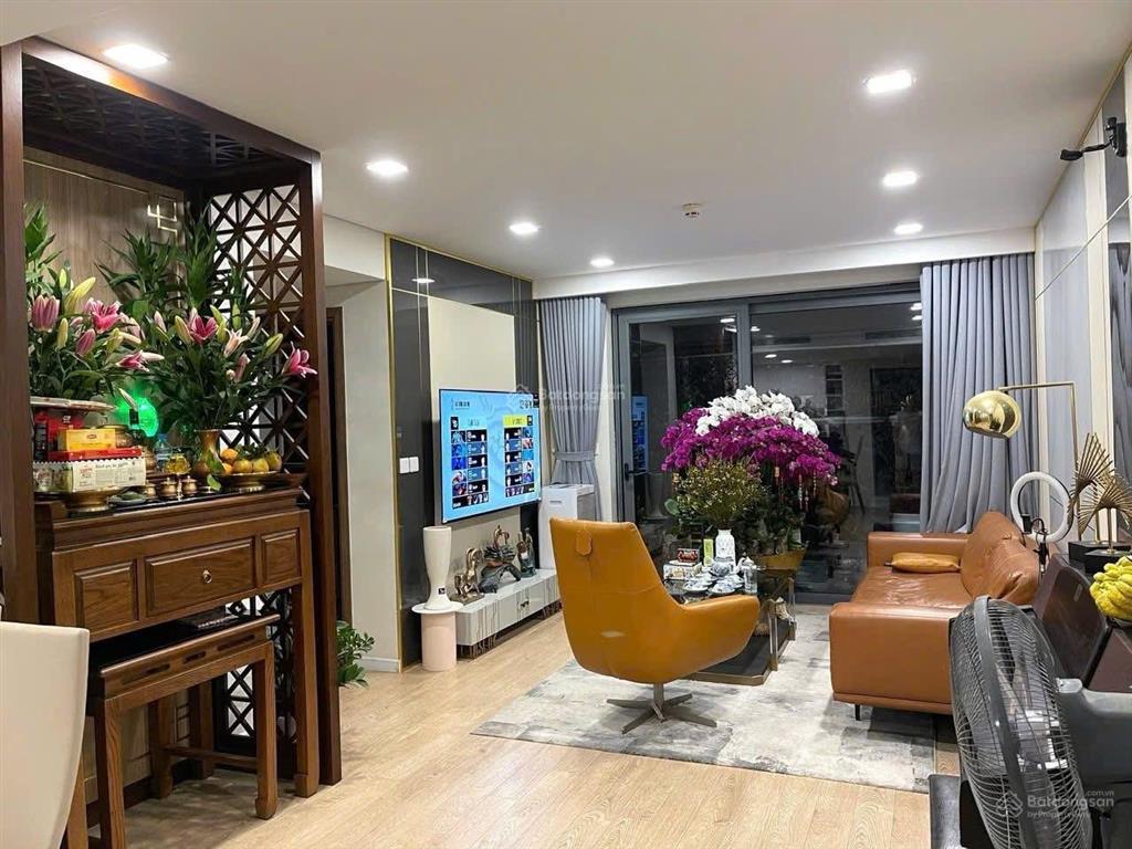 Bán căn hộ rivera park 92m2 tầng cao 3pn có slot ô tô không gian thoáng