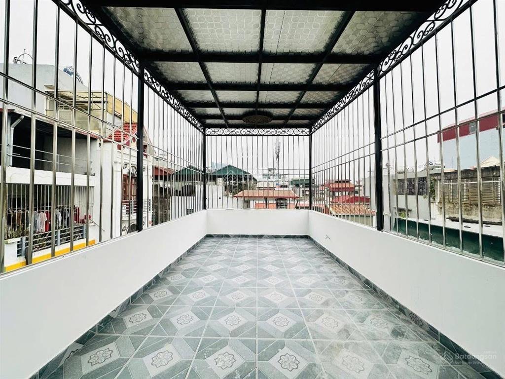 Bán nhà hào nam 40m2 4 tầng + tum thang máy gần ga cát linh nhà mới đẹp