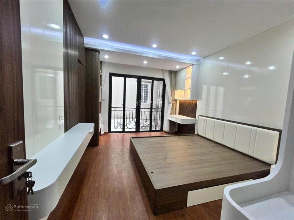 Bán nhà khâm thiên đống đa 55m2 6 tầng gần phố nội thất đẹp ngõ thông