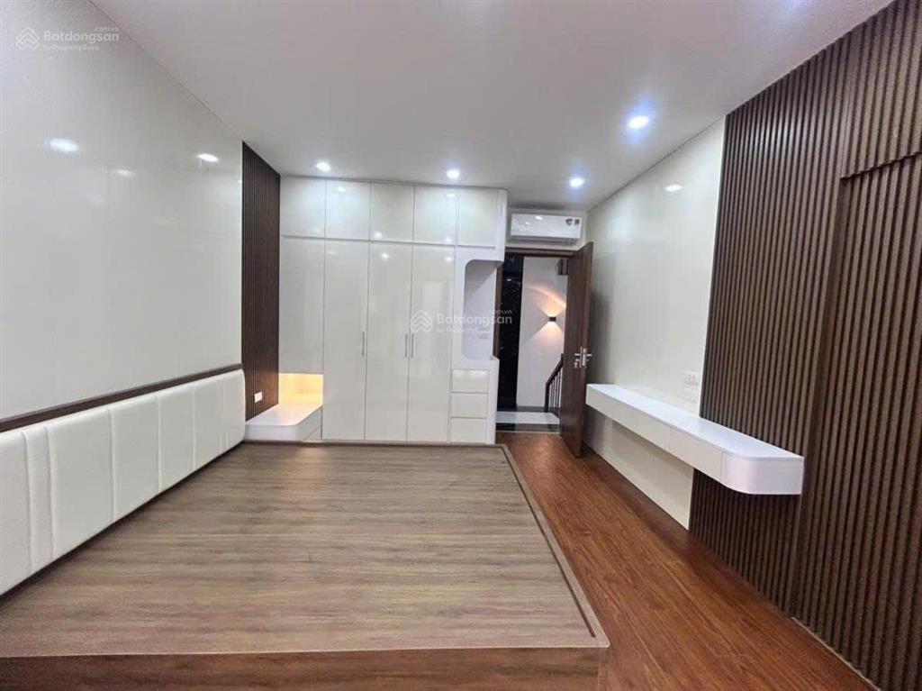 Bán nhà khâm thiên đống đa 55m2 6 tầng gần phố nội thất đẹp ngõ thông