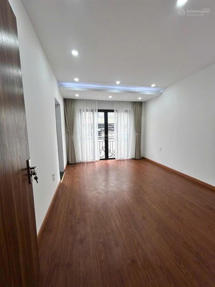 Bán nhà khâm thiên đống đa 55m2 6 tầng gần phố nội thất đẹp ngõ thông