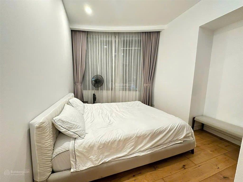 Hiếm! căn hộ 3 ngủ iph xuân thủy, 145m2 nt full, giá nhỉnh 17.1 tỷ. chuẩn giá