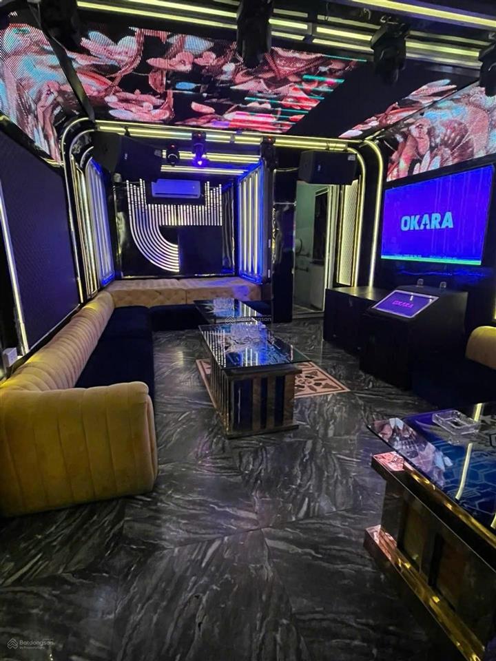 Bán nhà mặt tiền đang kinh doanh quán karaoke 4 tầng 12x17m có thang máy gần chợ kinh doanh tốt